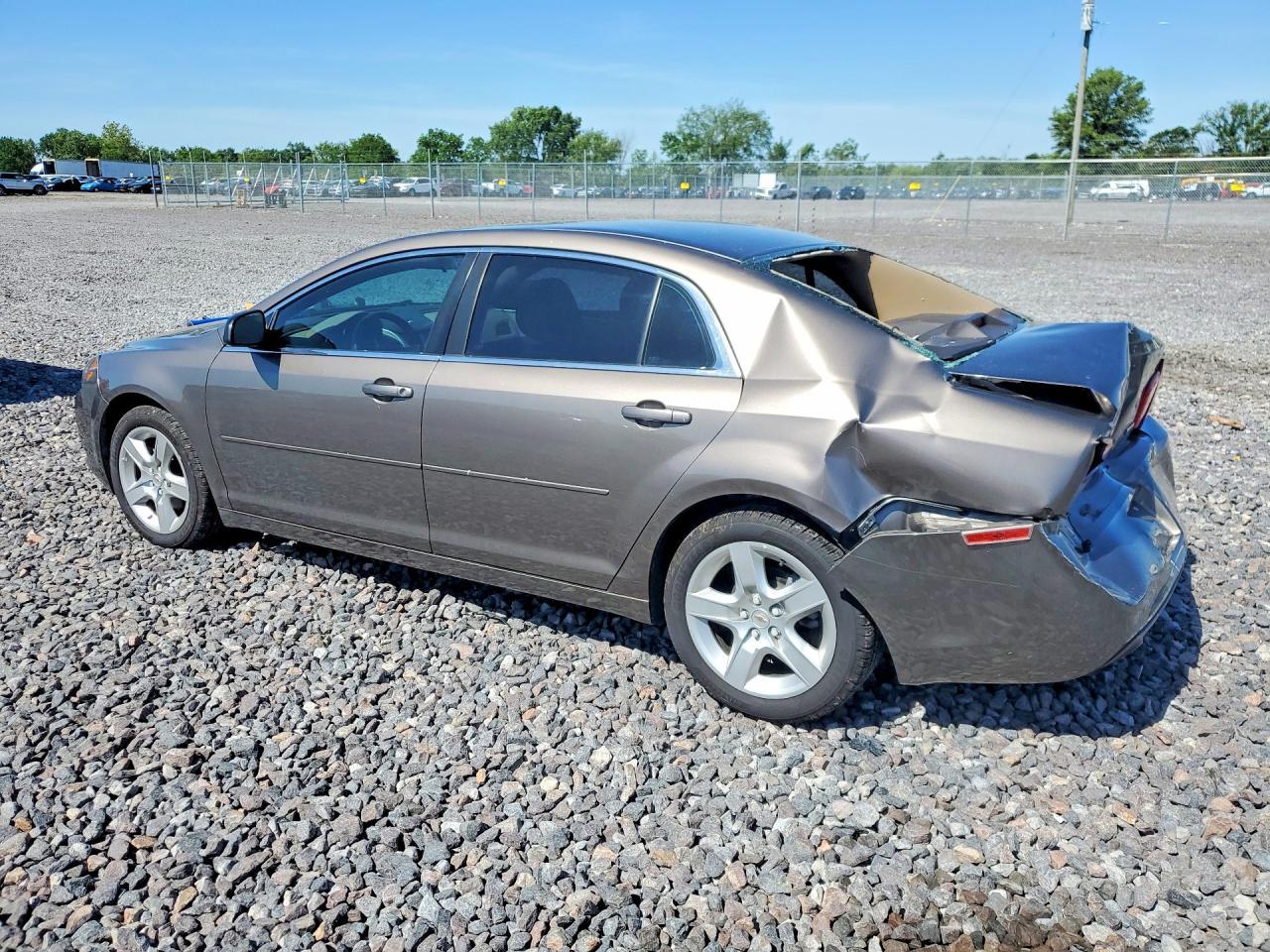 2011 Chevrolet Malibu Ls - Фото 2