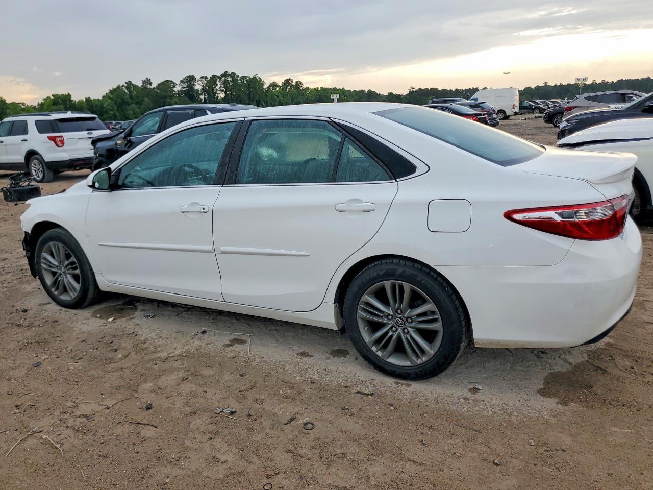 2017 Toyota Camry Se - Фото 2