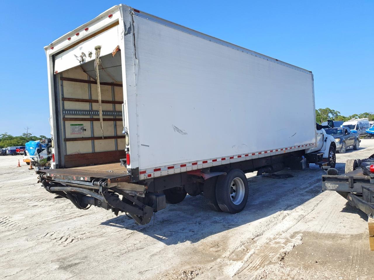 2013 Ford F750 Super Duty Box Truck - Фото 3