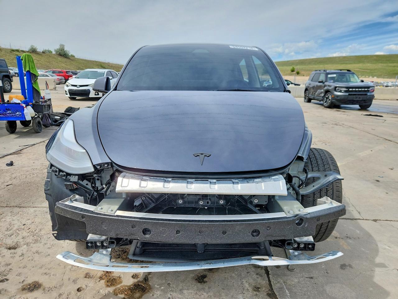 2025 Tesla Model Y - Фото 5