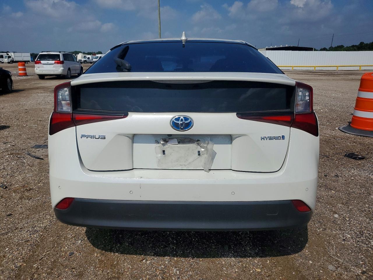 2019 Toyota Prius Le - Image 6