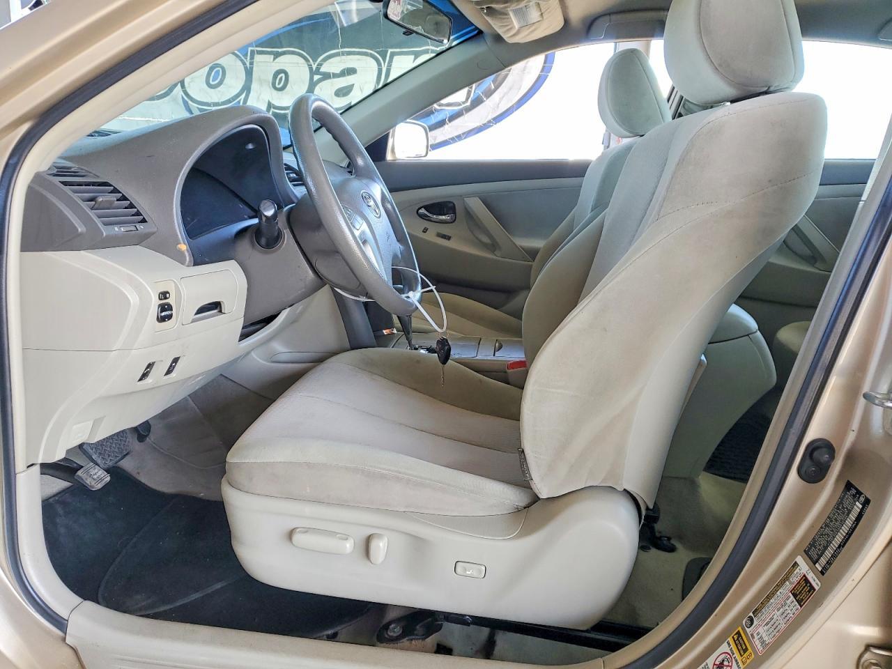 2010 Toyota Camry Le - Image 7