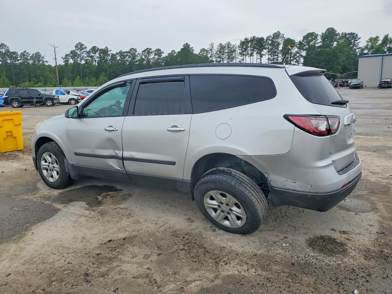 2016 Chevrolet Traverse Ls - Фото 3