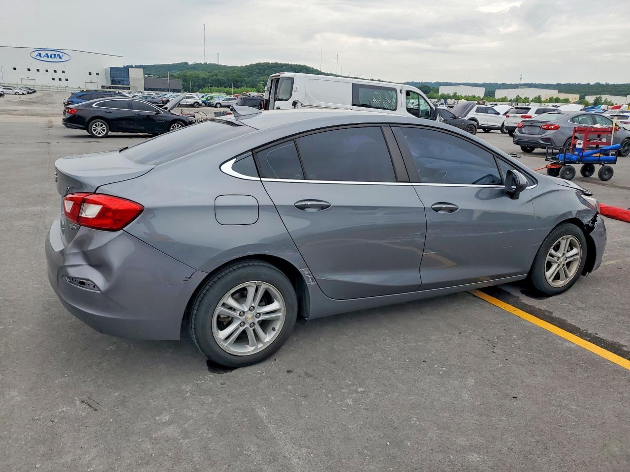 2018 Chevrolet Cruze Lt - Image 3
