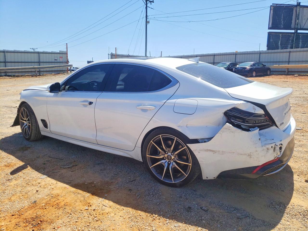 2022 Genesis G70 2.0T - Фото 2