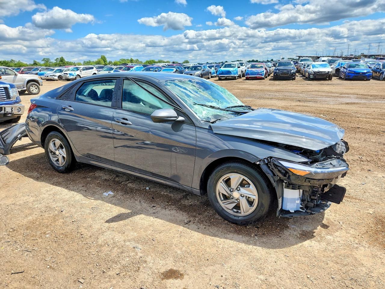 2024 Hyundai Elantra Se - Image 4