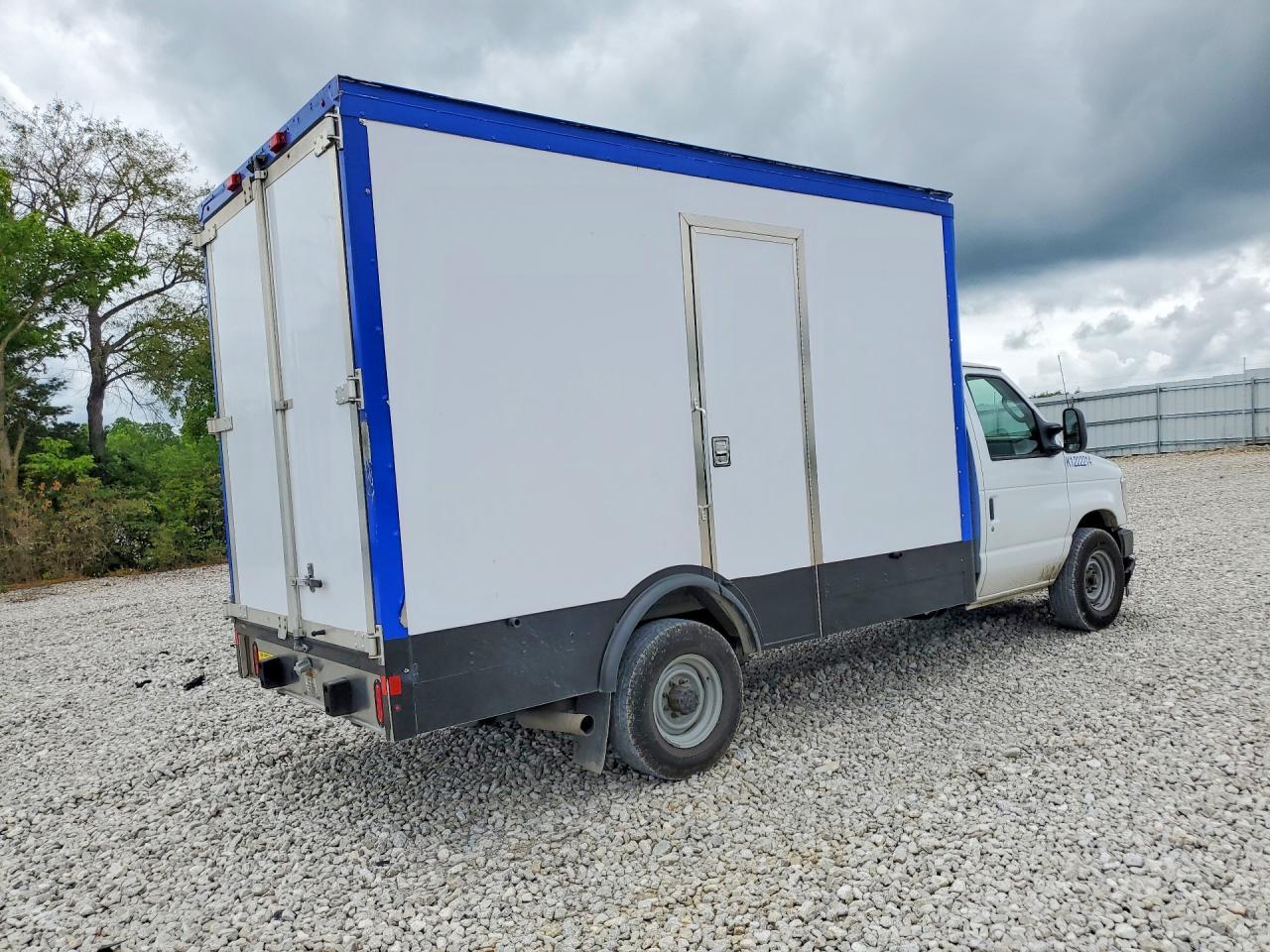 2024 Ford E350 Refrigerated Box Truck - Фото 3