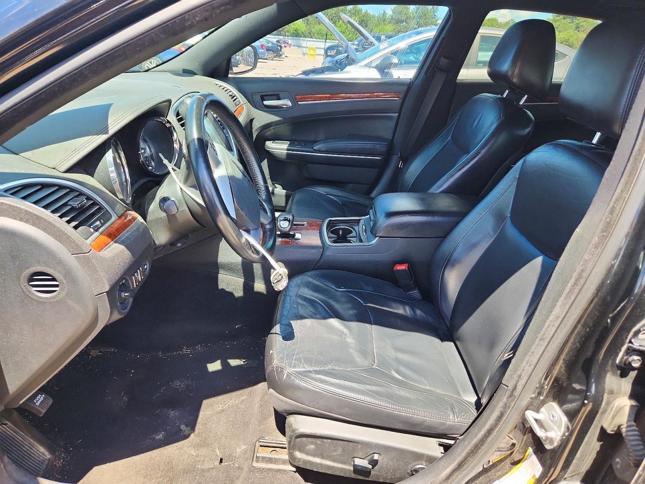 2014 Chrysler 300 - Image 7