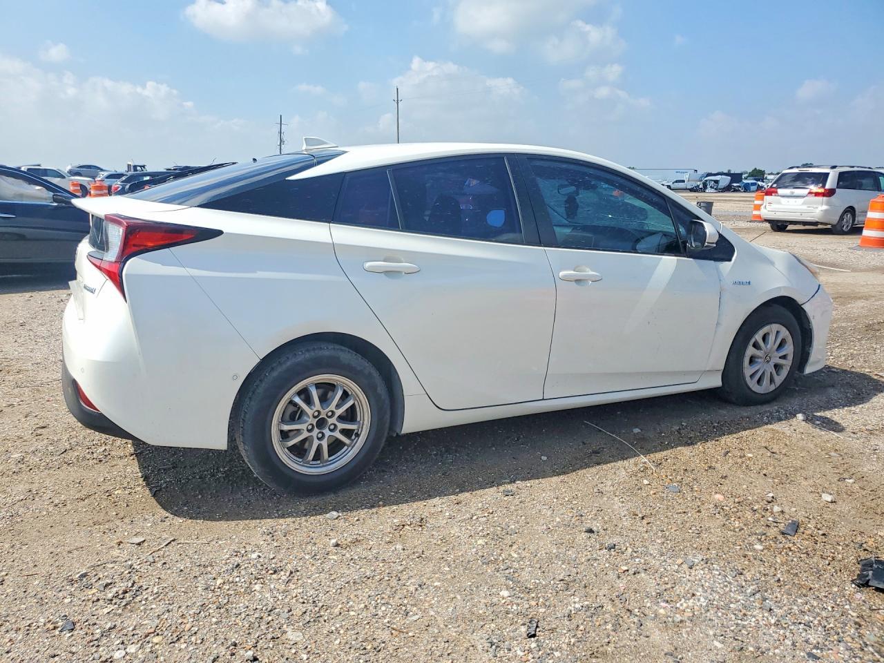 2019 Toyota Prius Le - Image 3