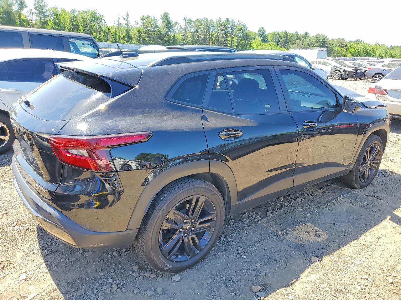 2024 Chevrolet Trax Activ - Image 3