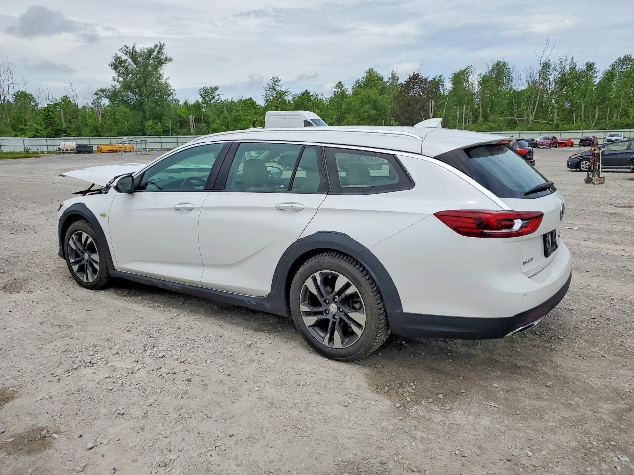 2018 Buick Regal Tourx Essence - Фото 2