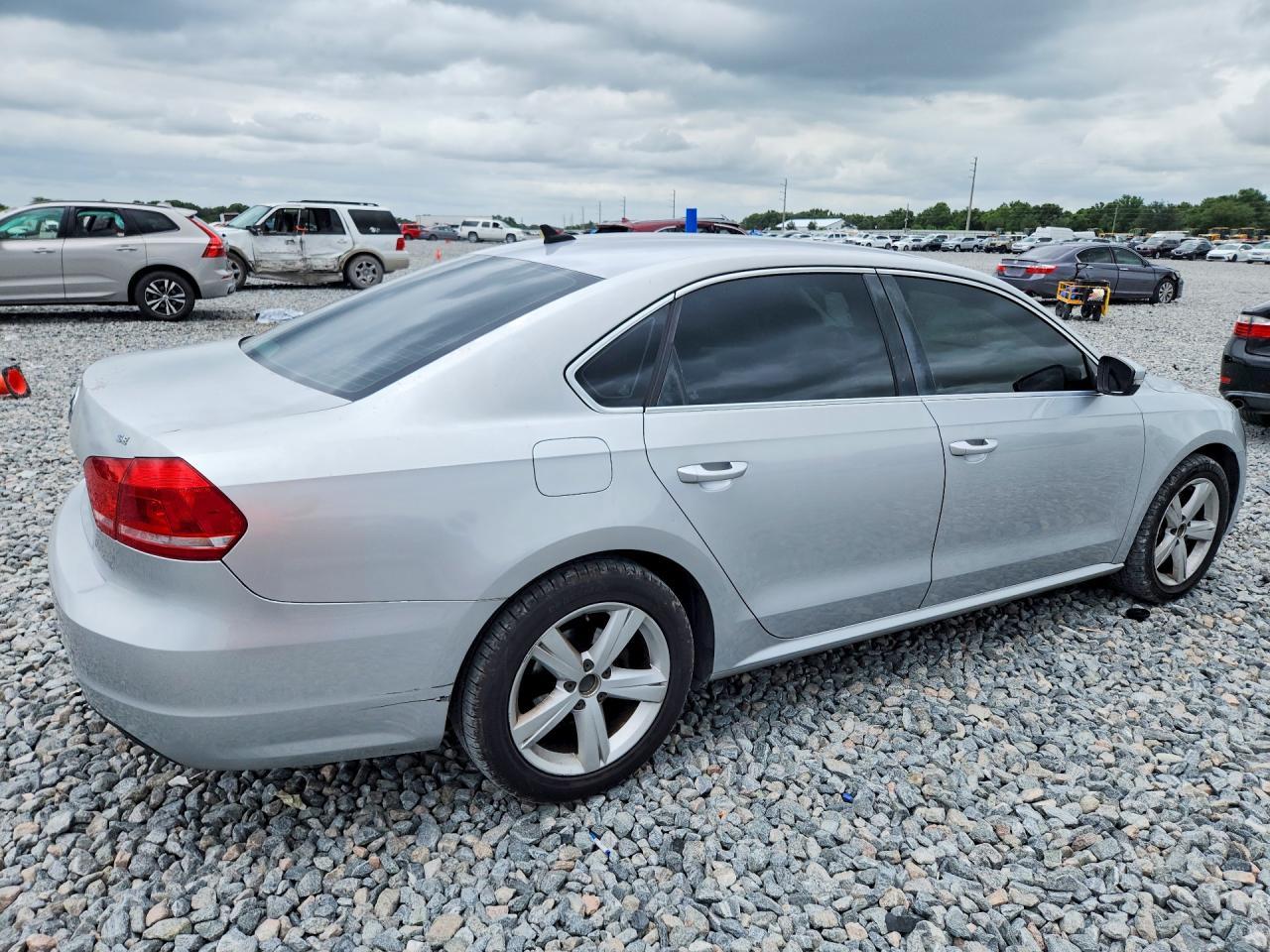 2013 Volkswagen Passat Se - Image 3