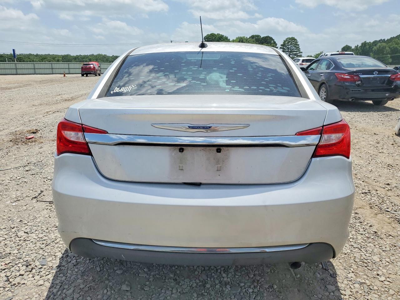2012 Chrysler 200 Touring - Image 6