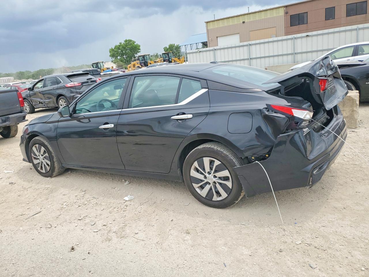 2019 Nissan Altima S - Фото 2