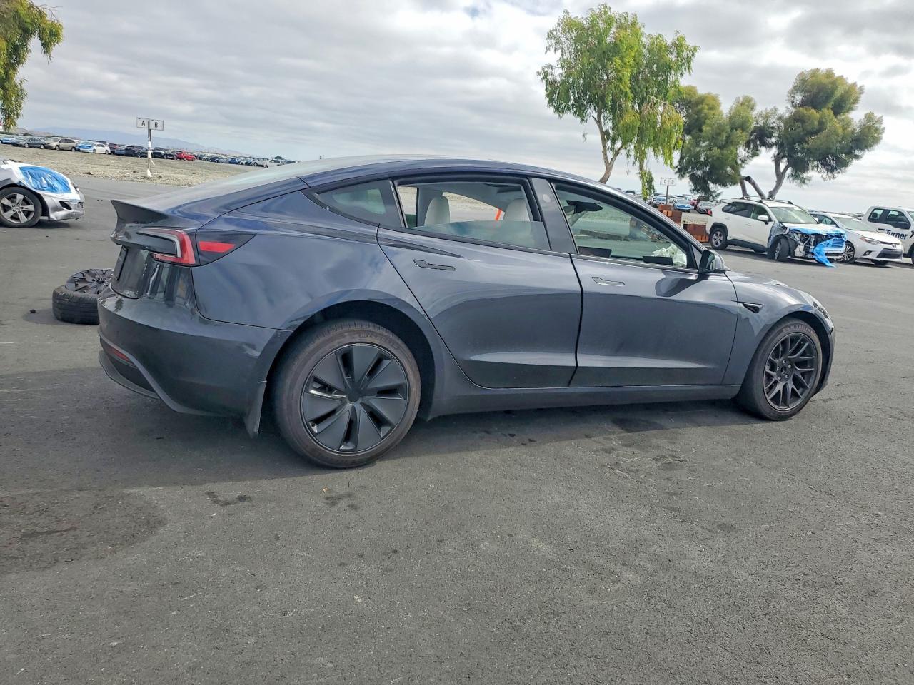 2024 Tesla Model 3 - Фото 3