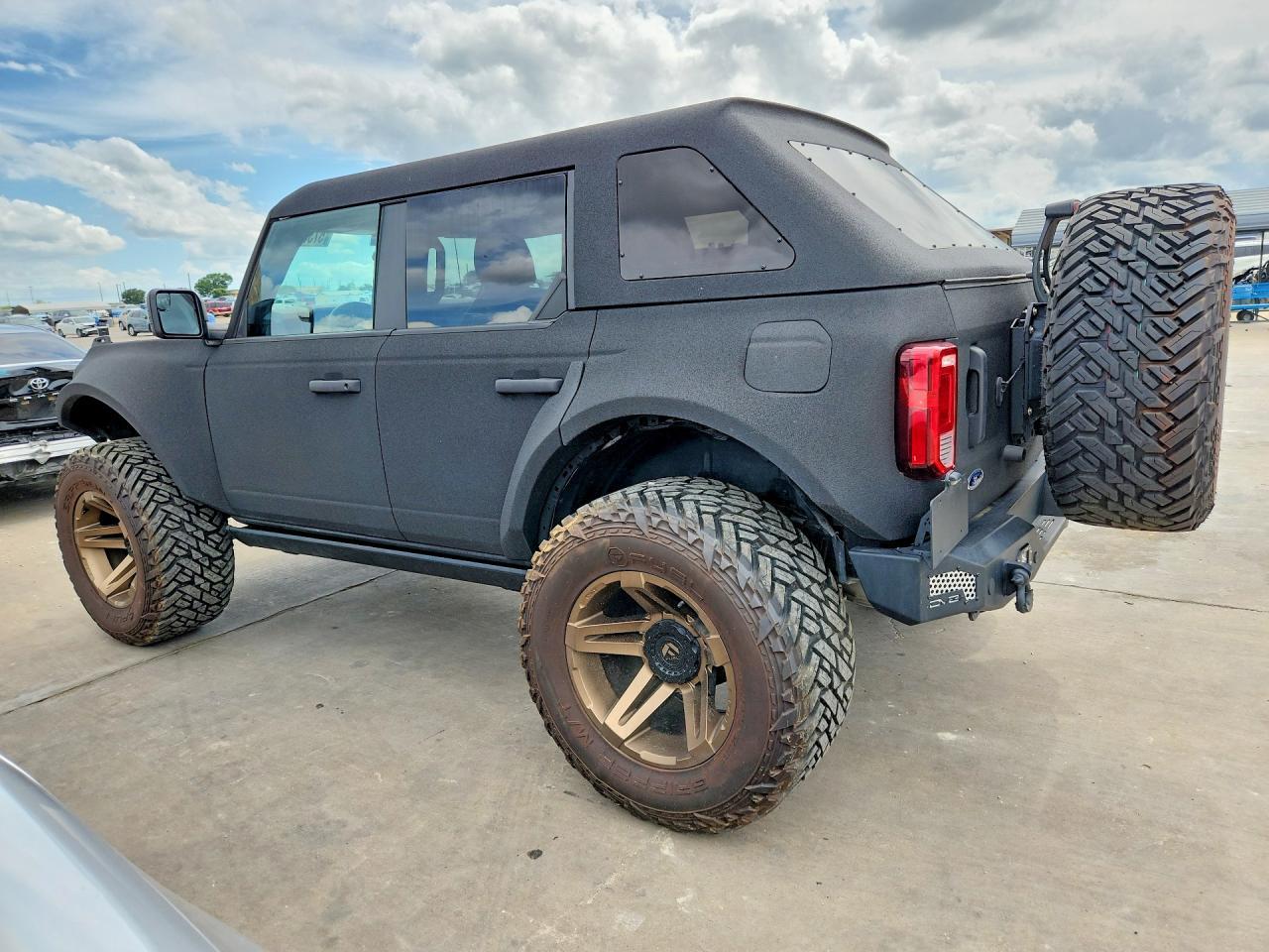 2023 Ford Bronco Base - Фото 2