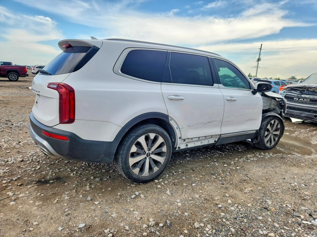 2022 Kia Telluride S - Фото 3