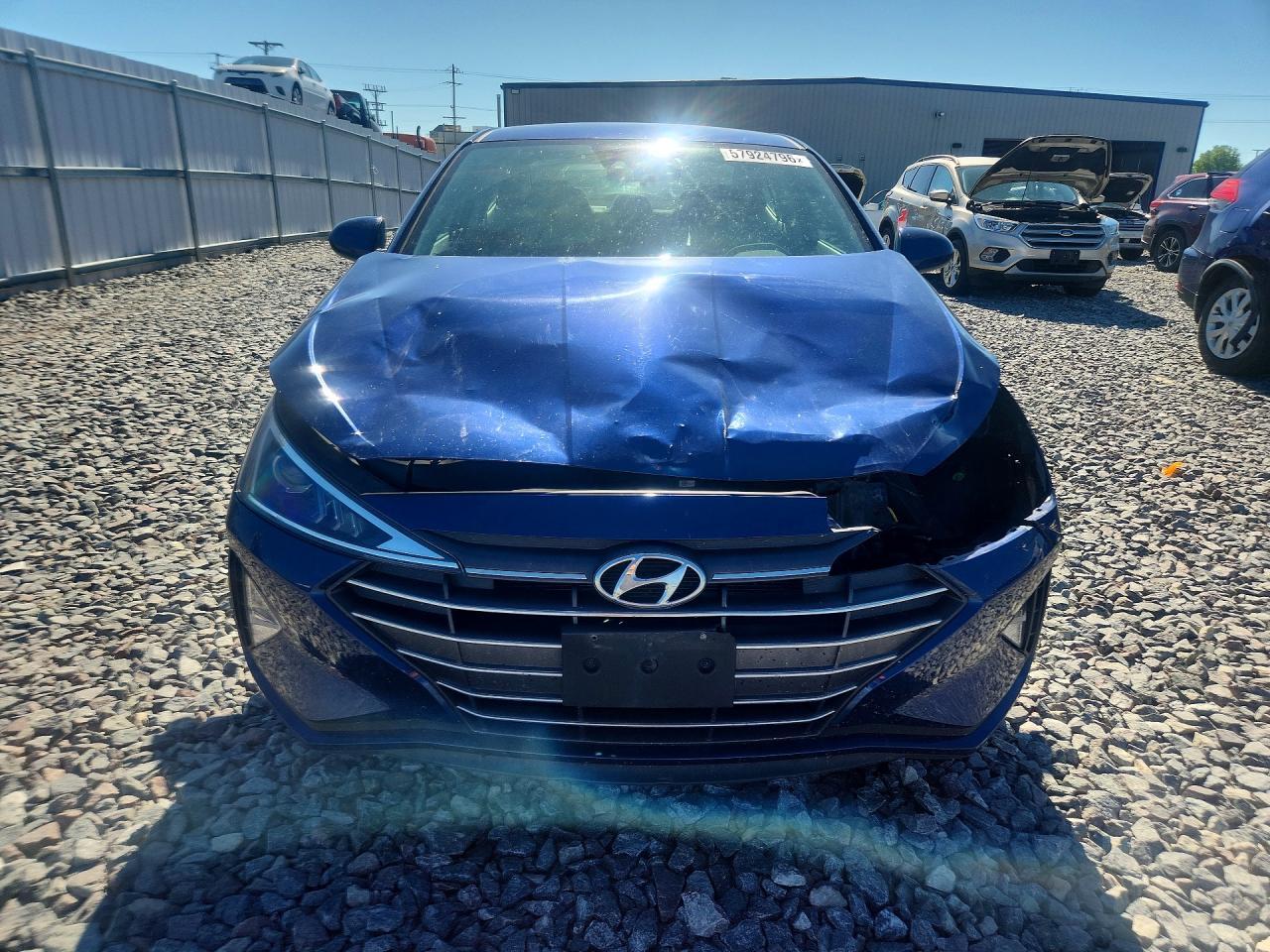 2020 Hyundai Elantra Se - Image 5