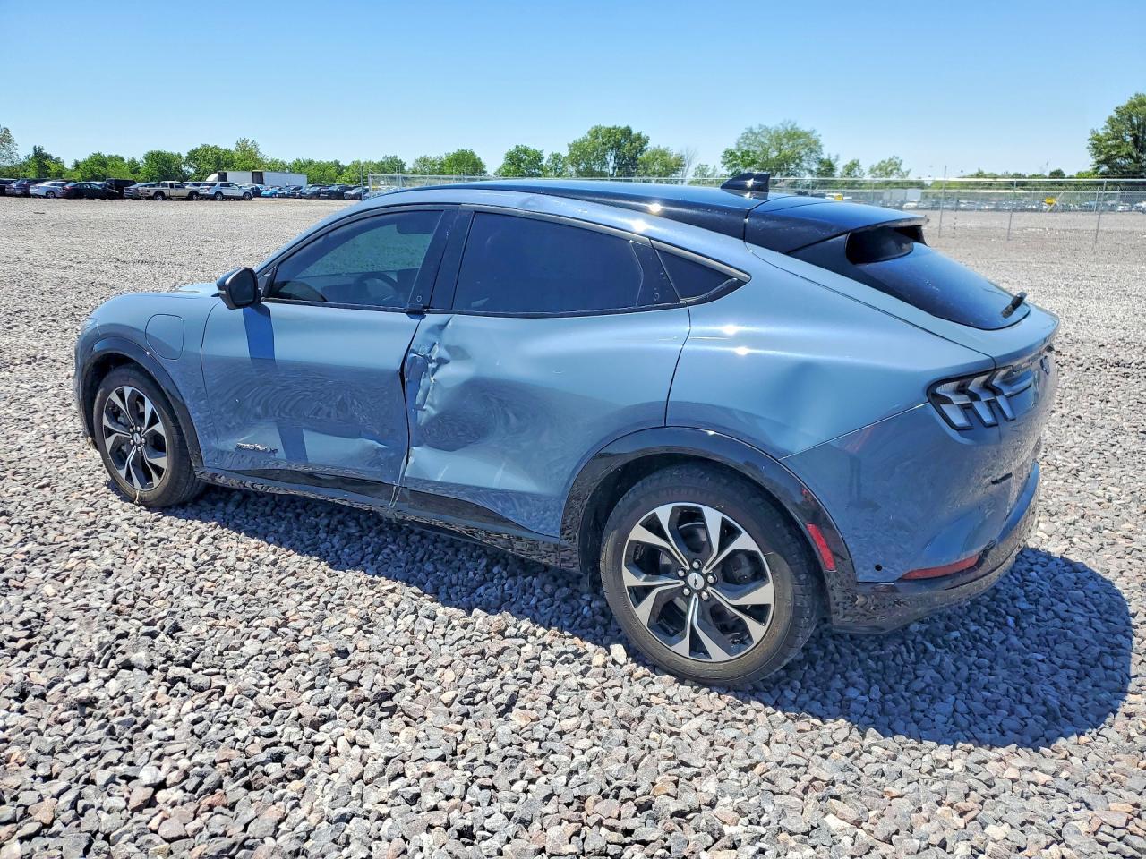 2023 Ford Mustang Mach-E Premium - Фото 2