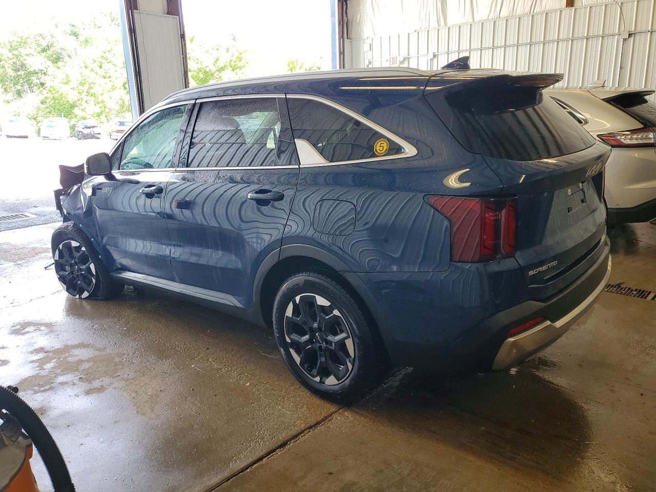 2024 Kia Sorento S - Image 2