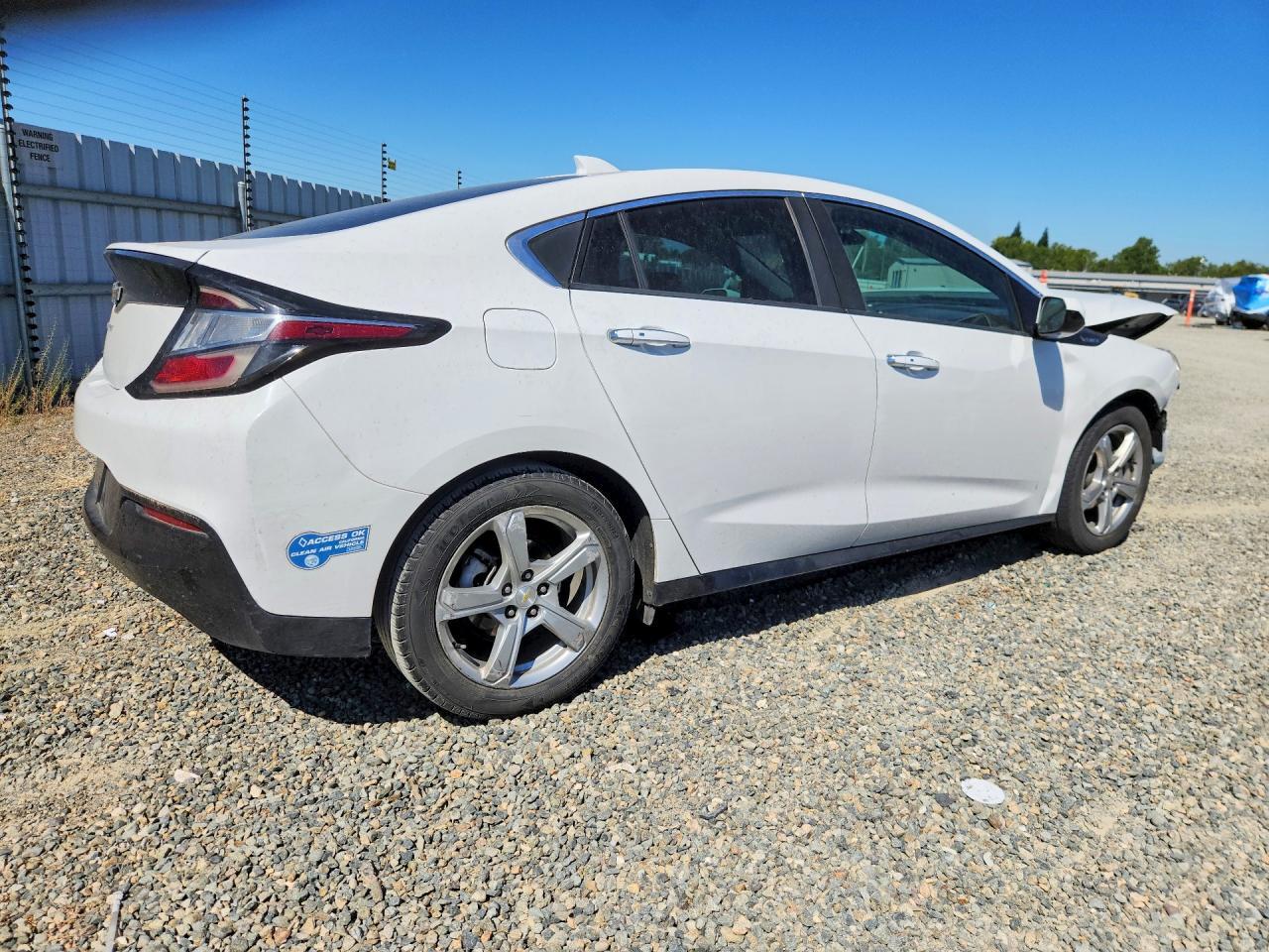 2018 Chevrolet Volt Lt - Image 3