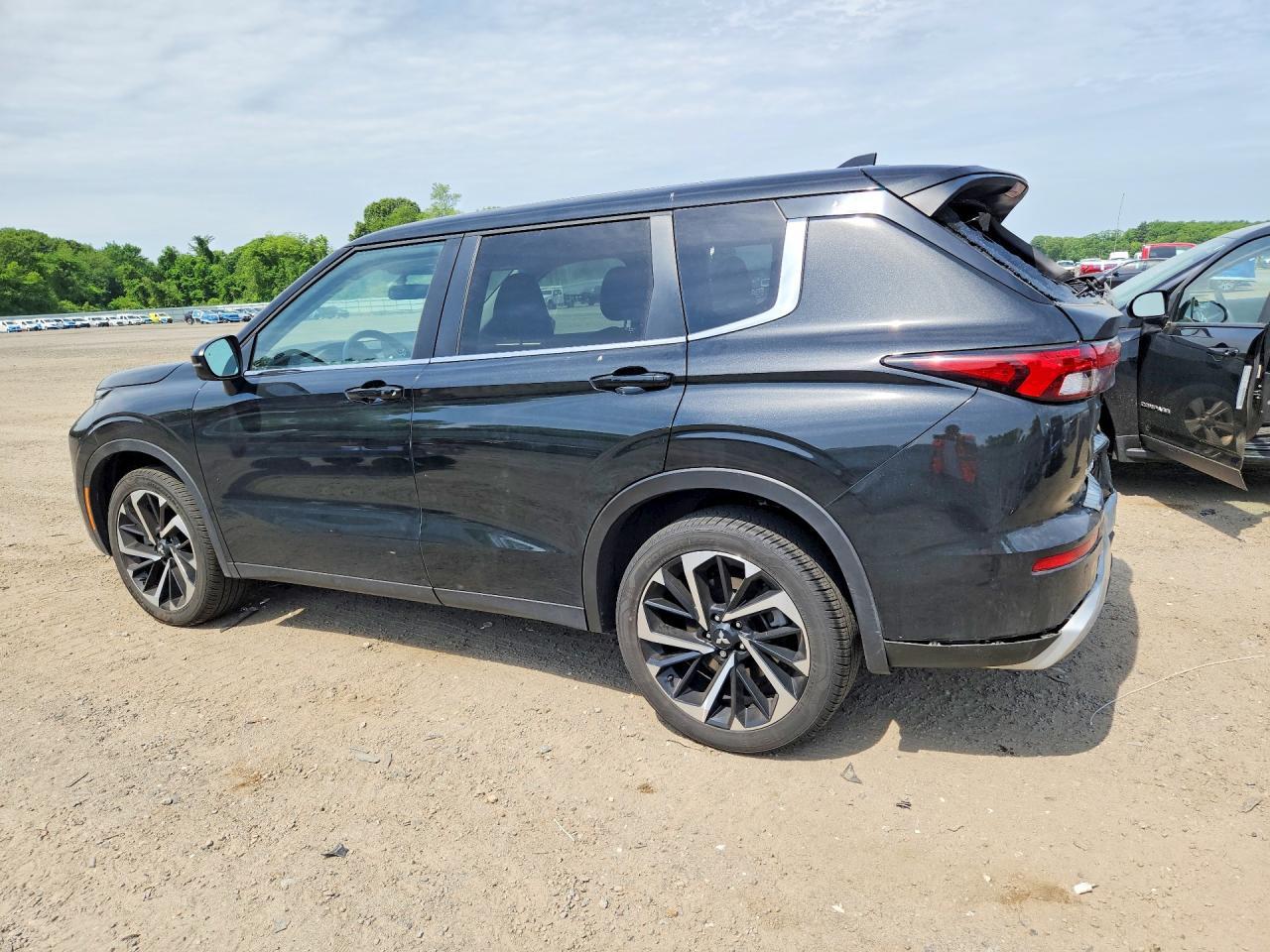 2024 Mitsubishi Outlander Se - Image 2