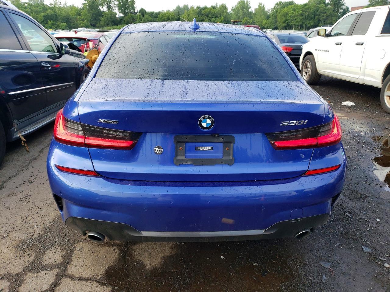 2021 BMW 330Xi - Фото 6
