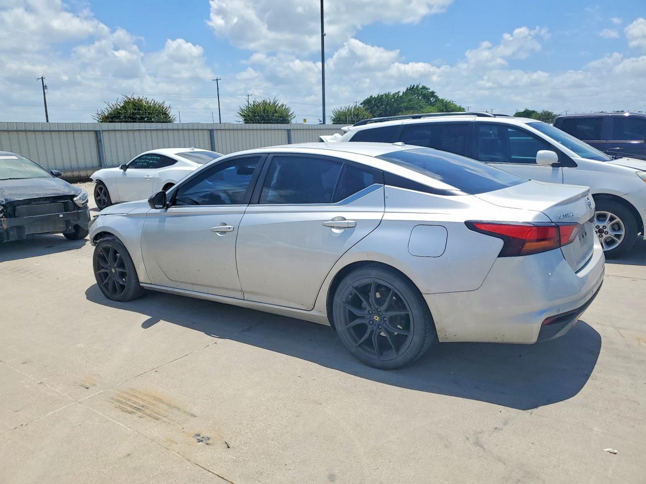 2020 Nissan Altima Sr - Фото 2