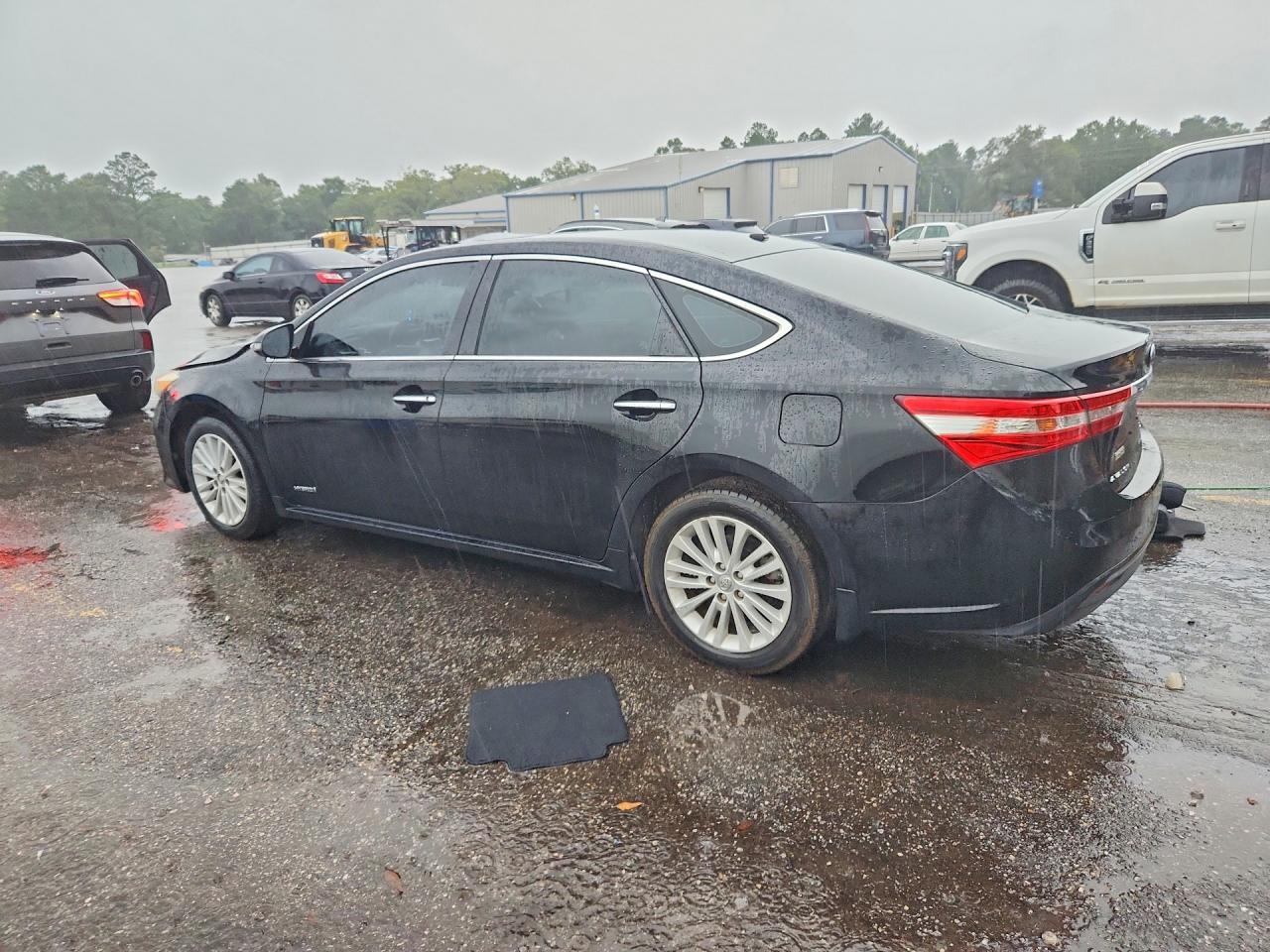 2014 Toyota Avalon Hybrid Xle Touring - Image 2