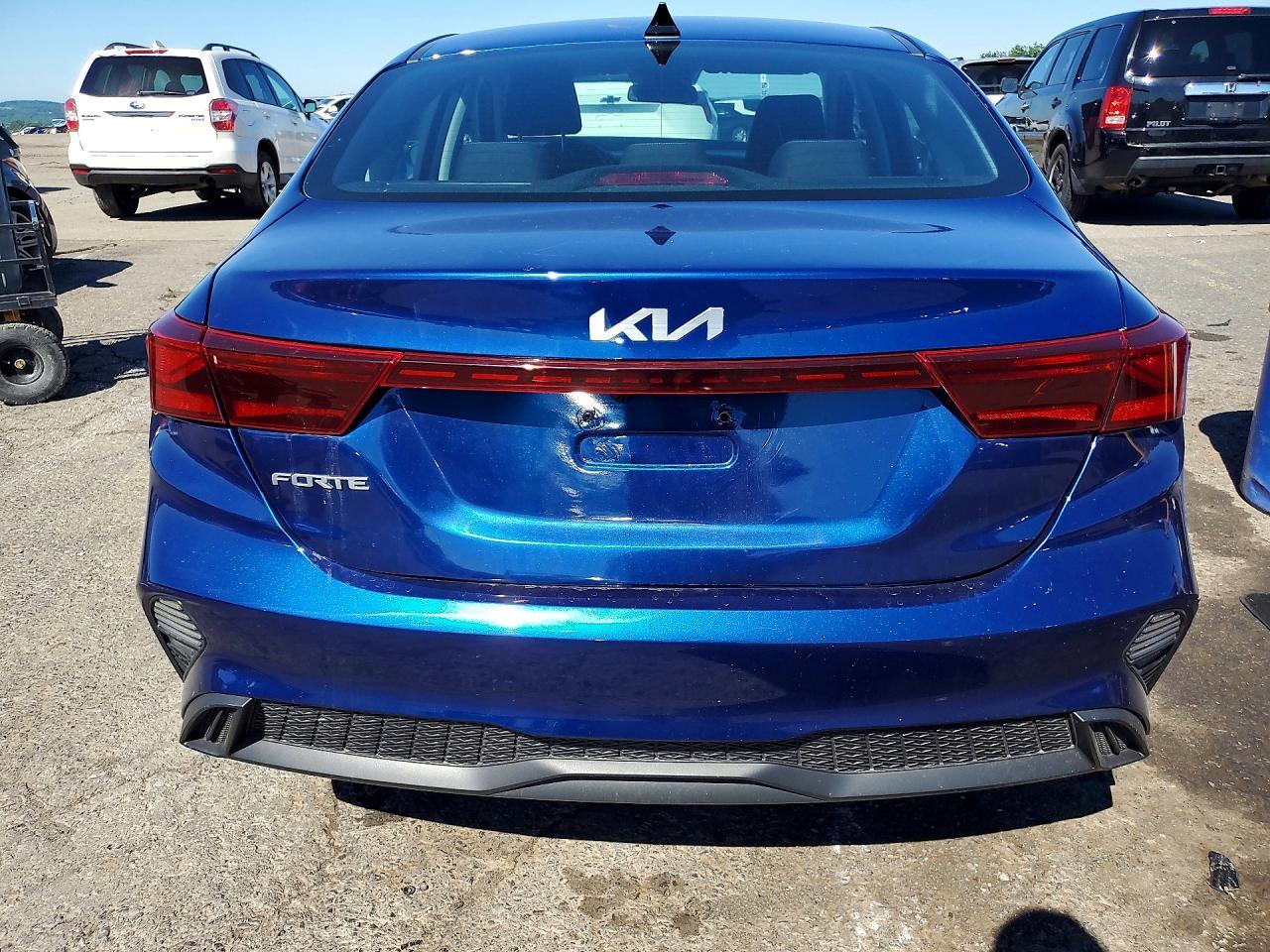 2024 Kia Forte Lxs - Image 6