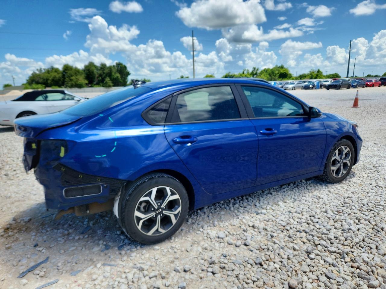 2024 Kia Forte Lxs - Image 3