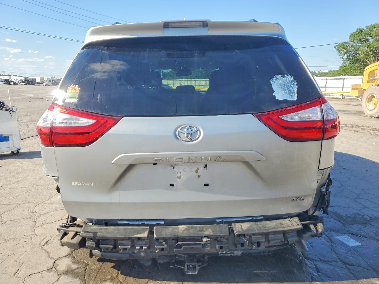 2019 Toyota Sienna Xle Premium 8-Passenger - Image 6