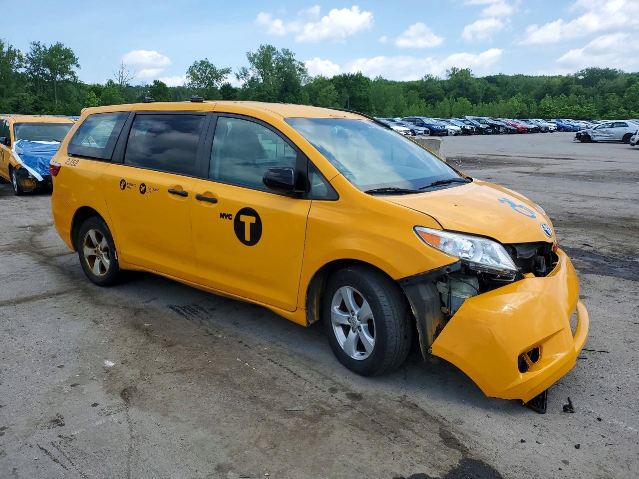 2017 Toyota Sienna L 7-Passenger - Фото 4