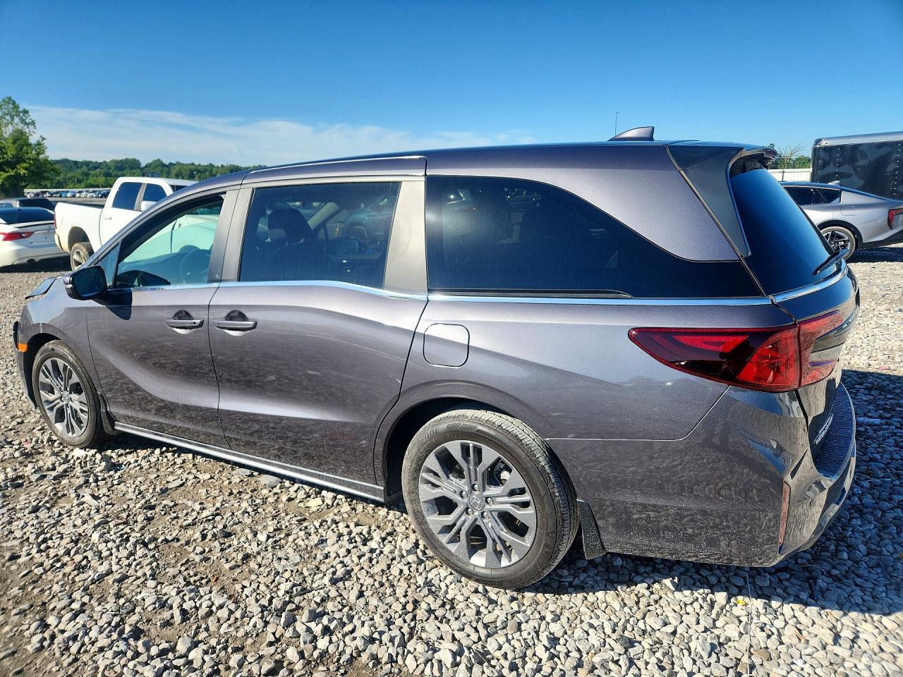 2026 Honda Odyssey Touring - Image 2