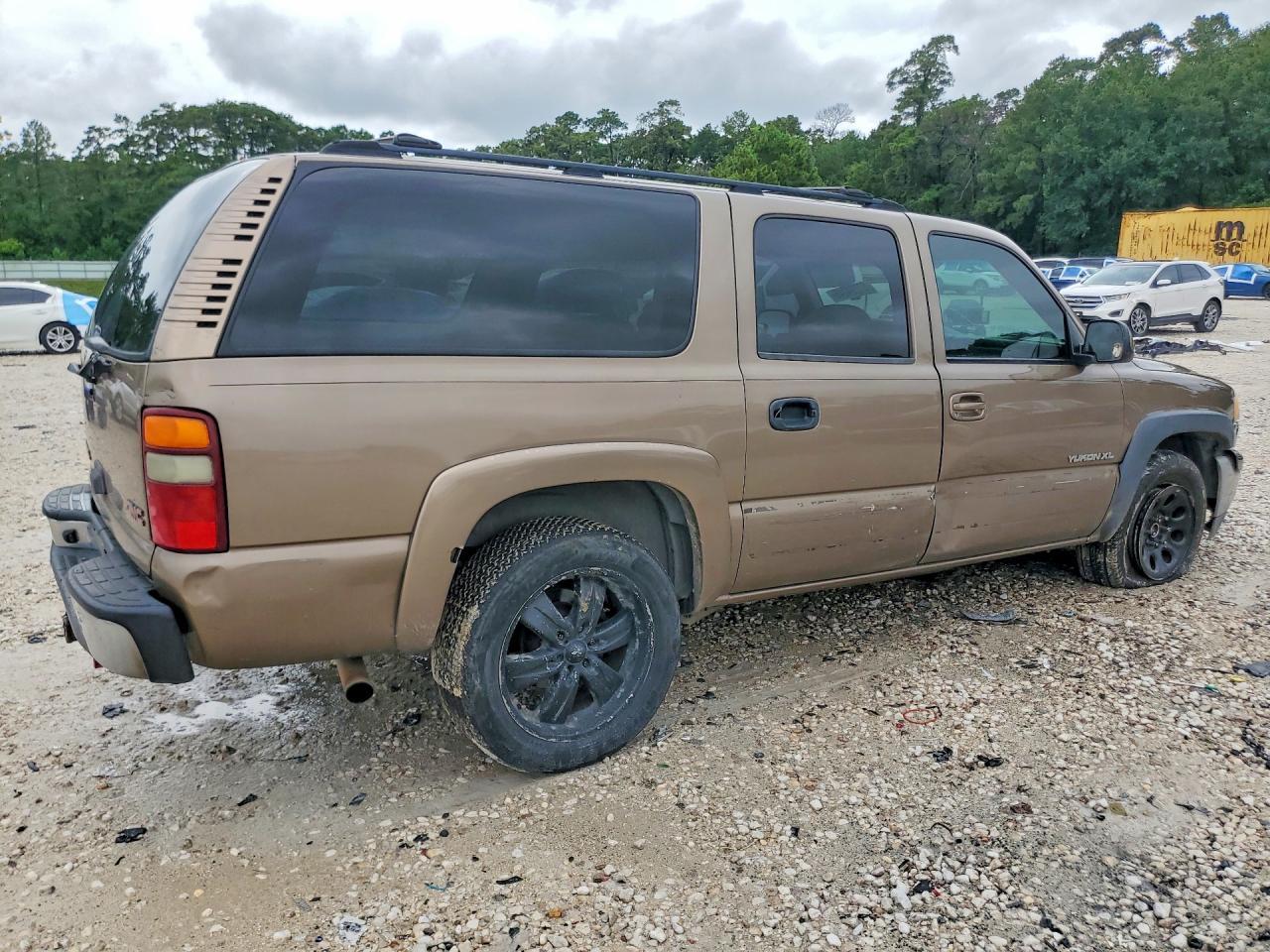 2003 GMC Yukon Xl C1500 - Фото 3