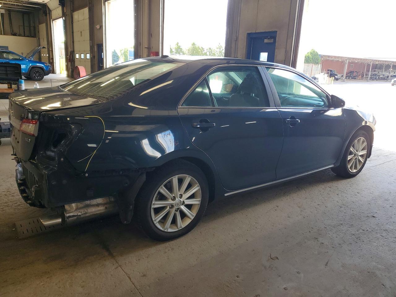 2014 Toyota Camry Xle - Image 3