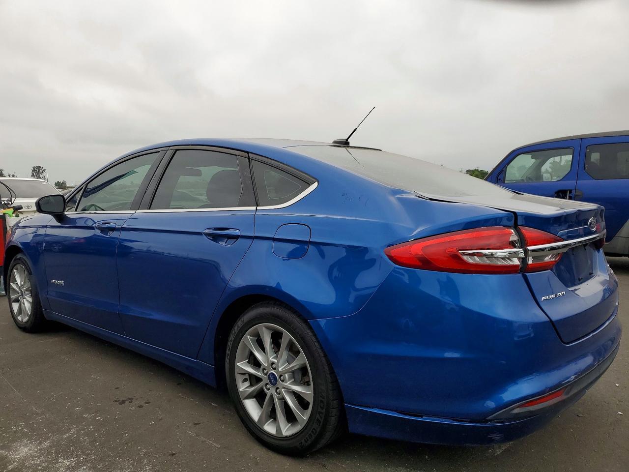 2017 Ford Fusion Se Hybrid - Image 2