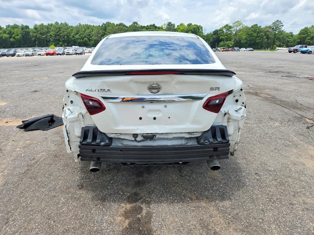 2017 Nissan Altima 2.5 Sr - Image 6