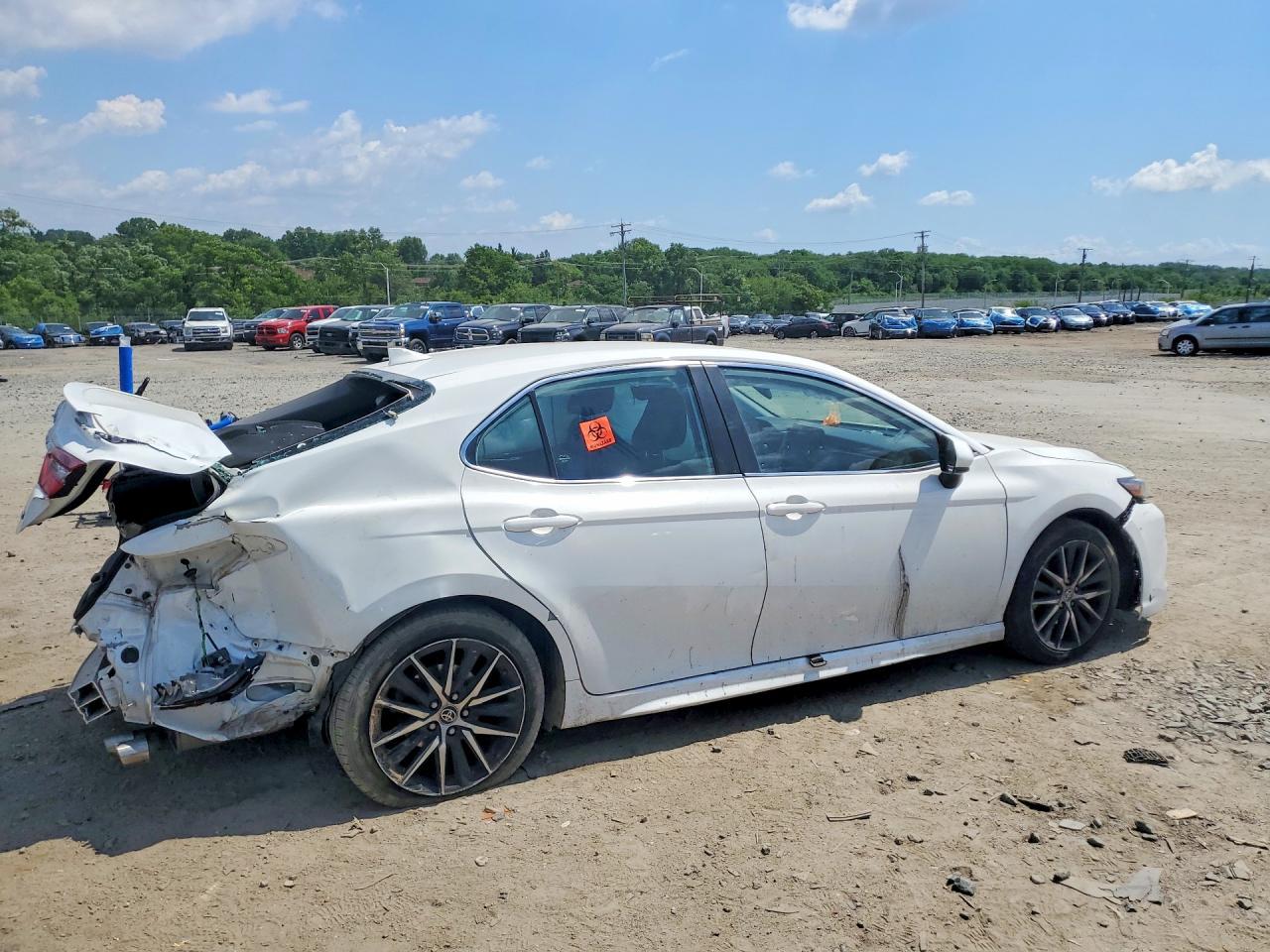2021 Toyota Camry Se - Image 3