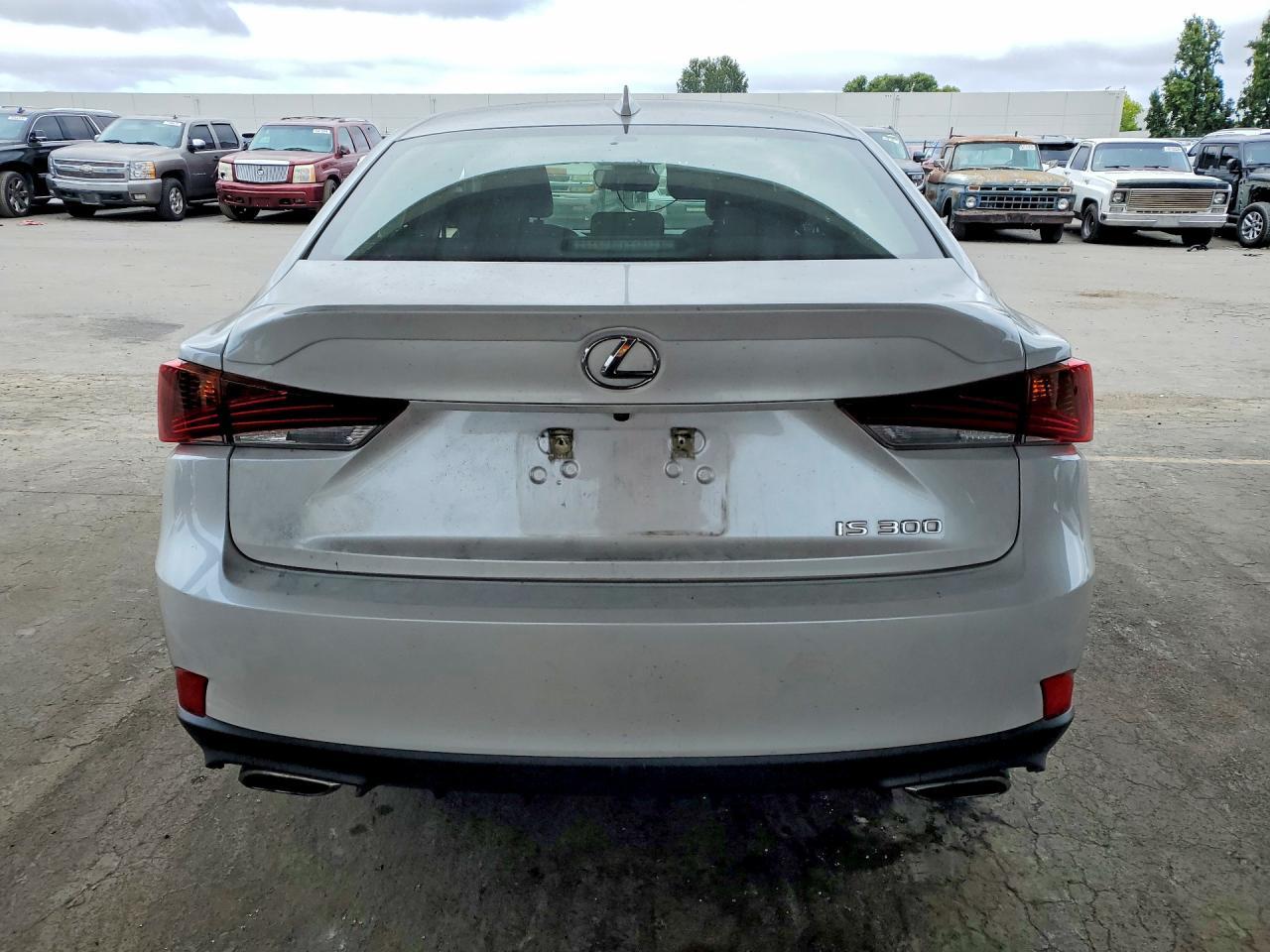 2019 Lexus Is 300 - Image 6