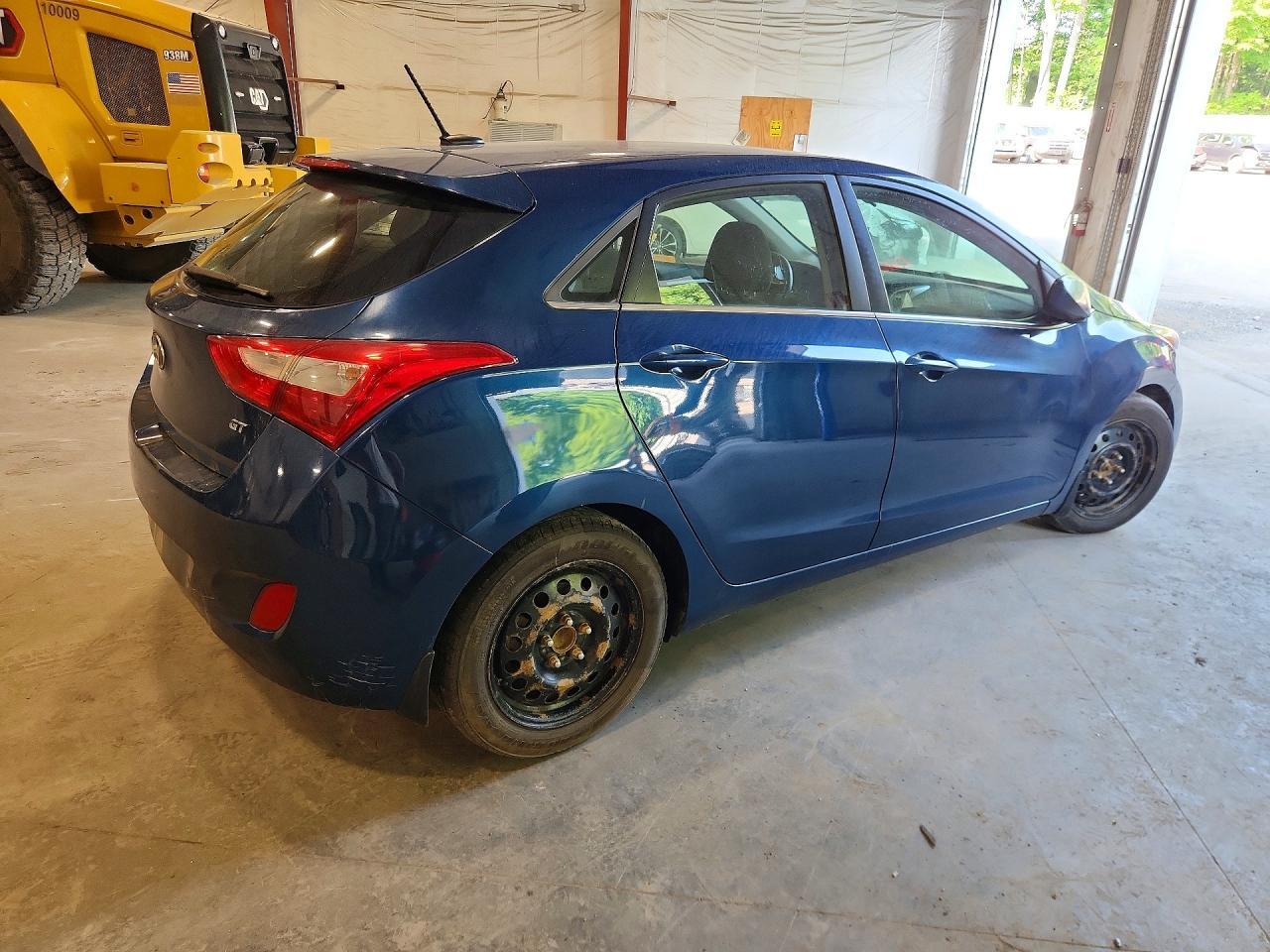 2016 Hyundai Elantra Gt Base - Image 3