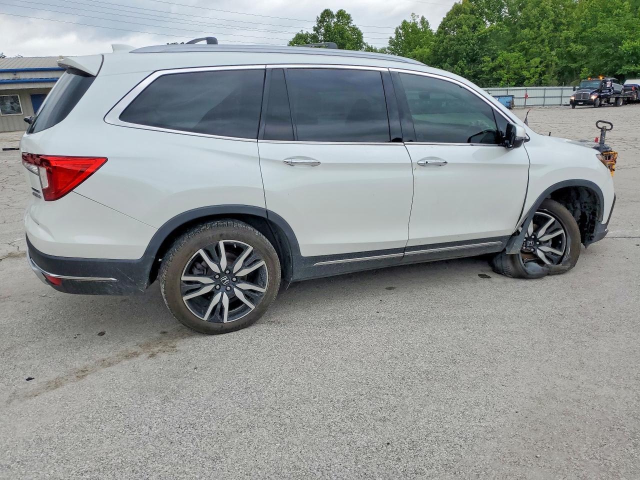 2022 Honda Pilot Touring - Image 3