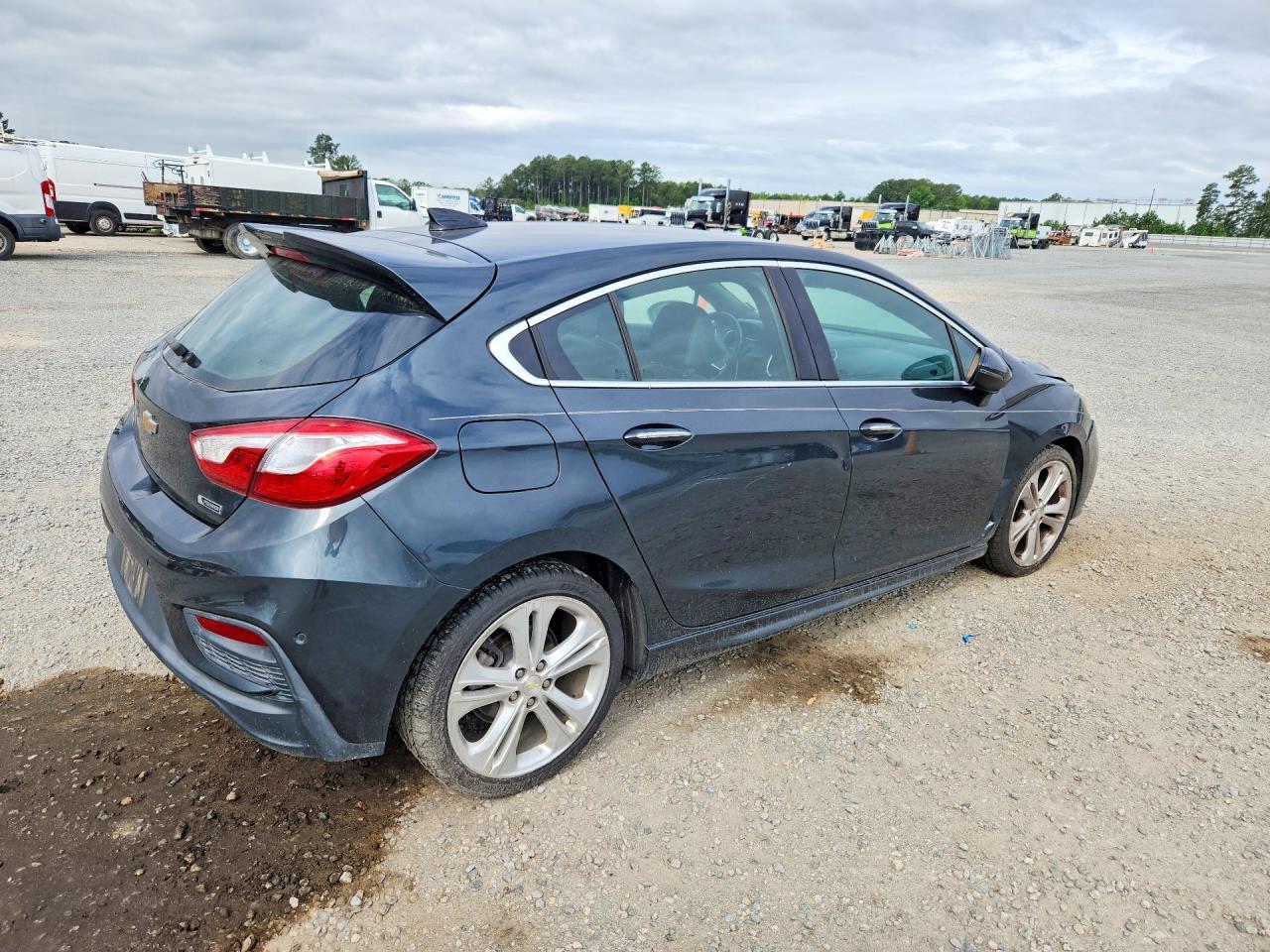 2017 Chevrolet Cruze Premier - Image 3