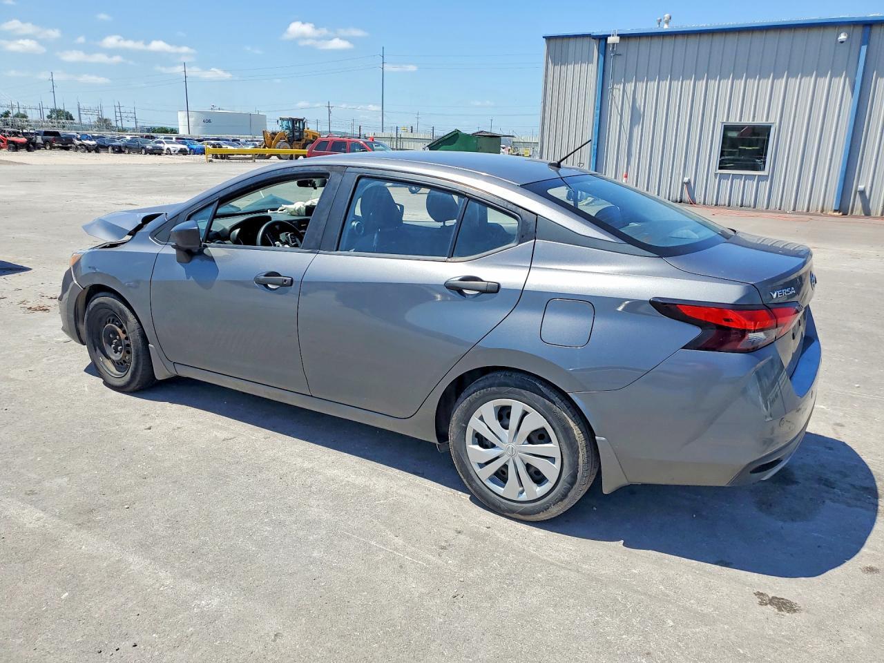 2020 Nissan Versa S - Фото 2