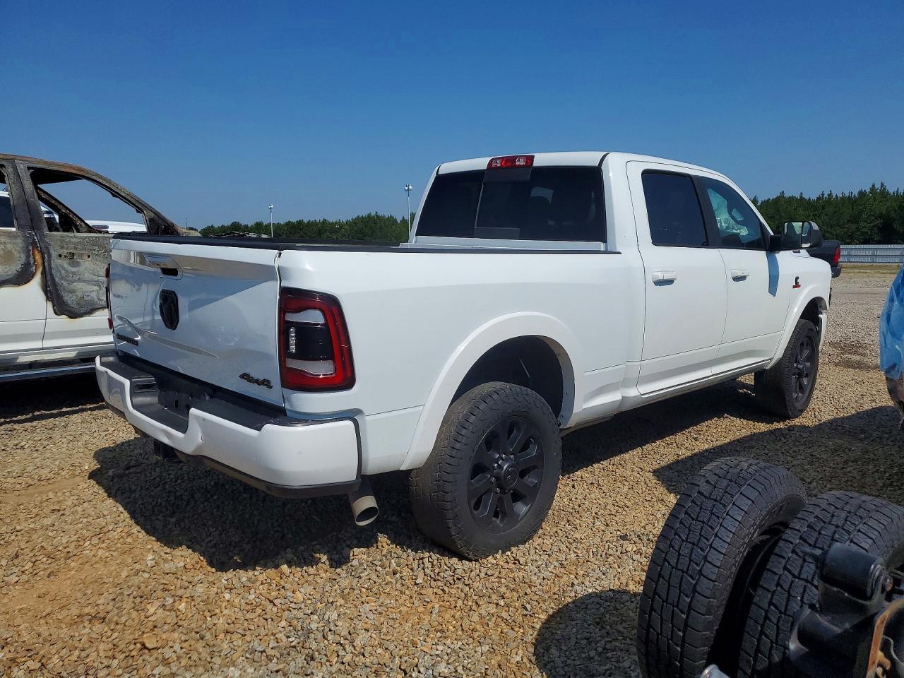 2022 Ram 3500 Laramie - Фото 3