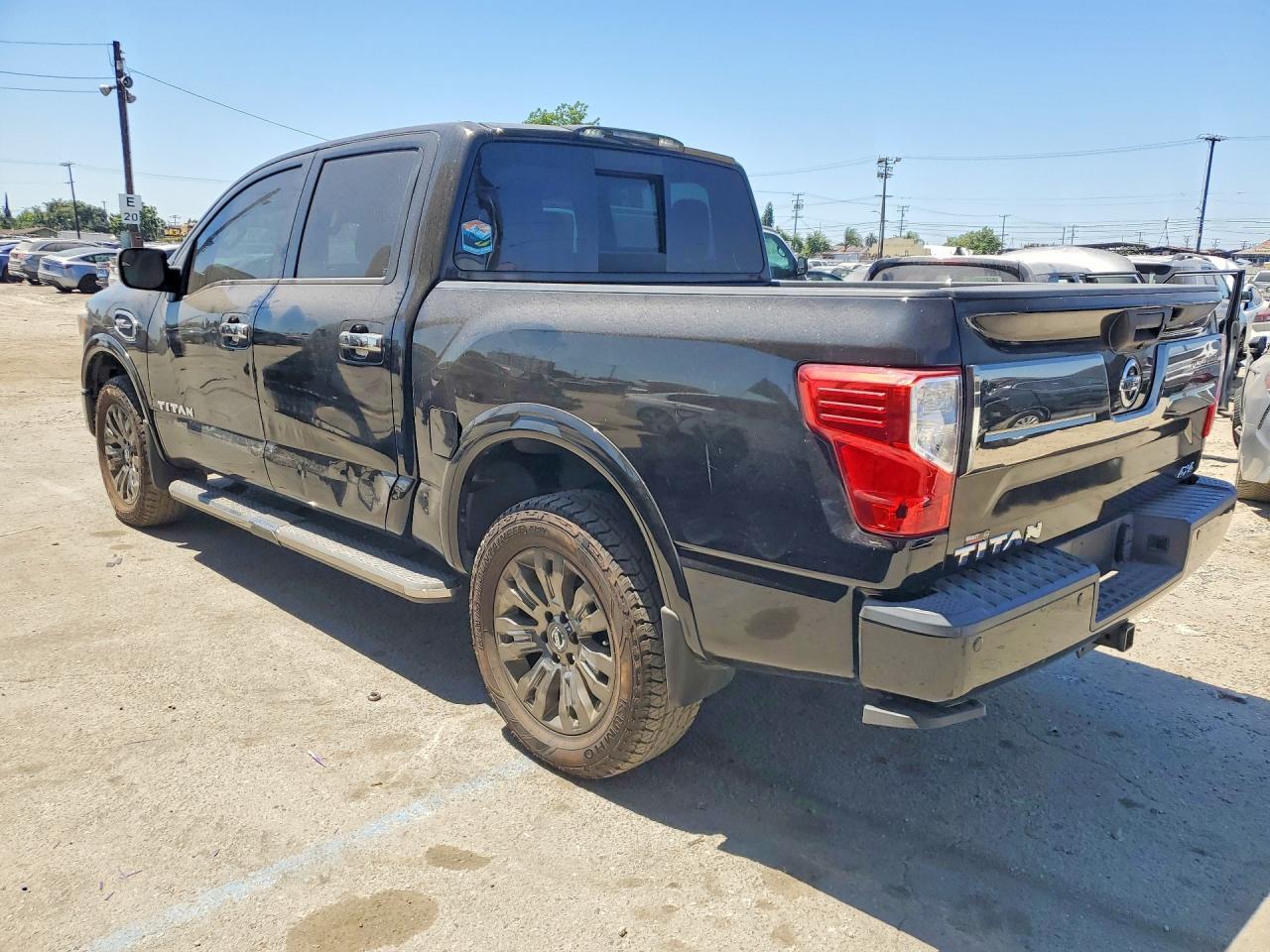 2017 Nissan Titan Platinum Reserve - Фото 2