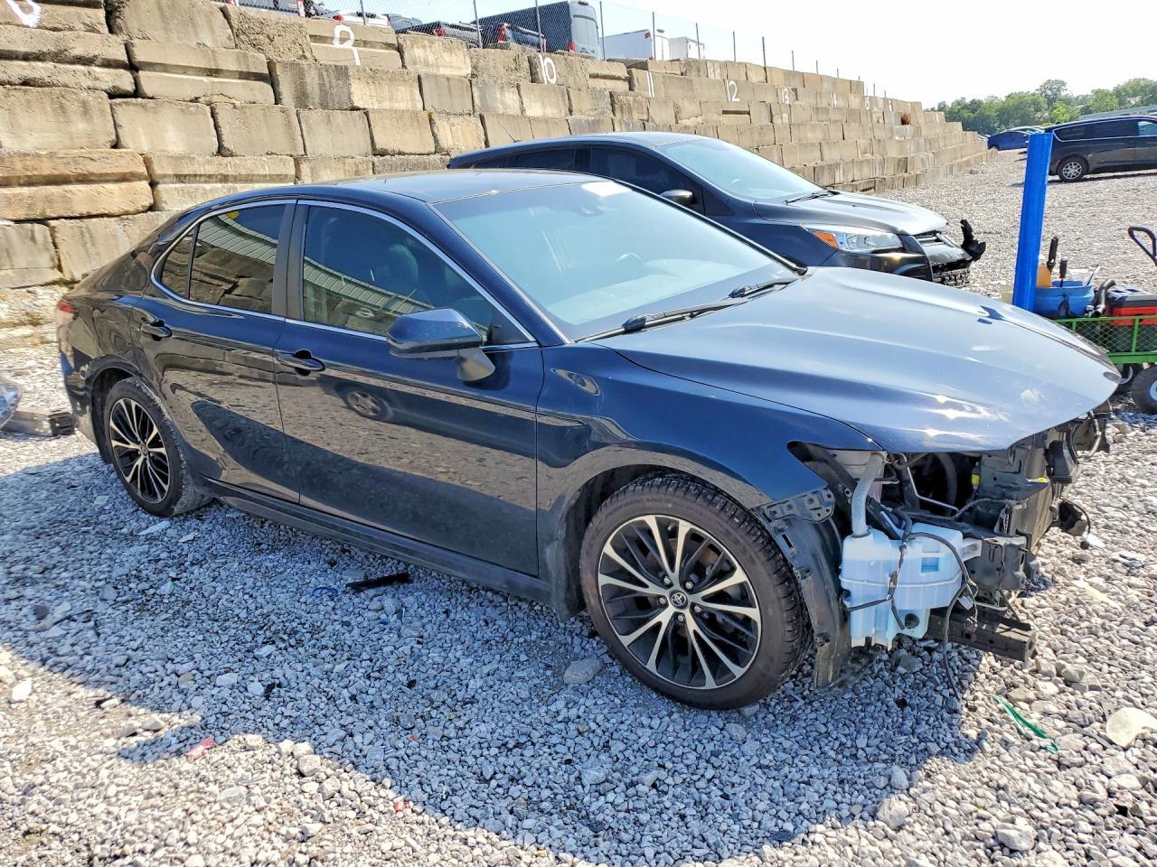 2018 Toyota Camry Se - Фото 4
