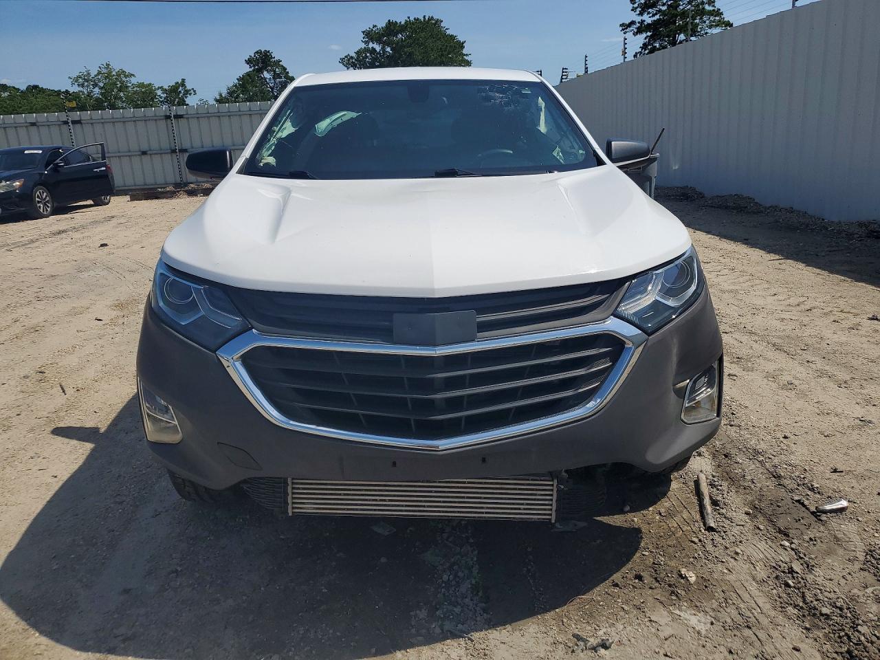2018 Chevrolet Equinox Ls - Image 5