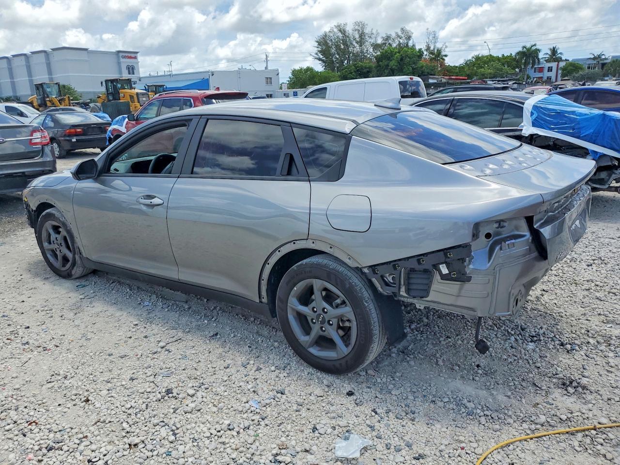 2025 Kia K4 Lxs - Image 2
