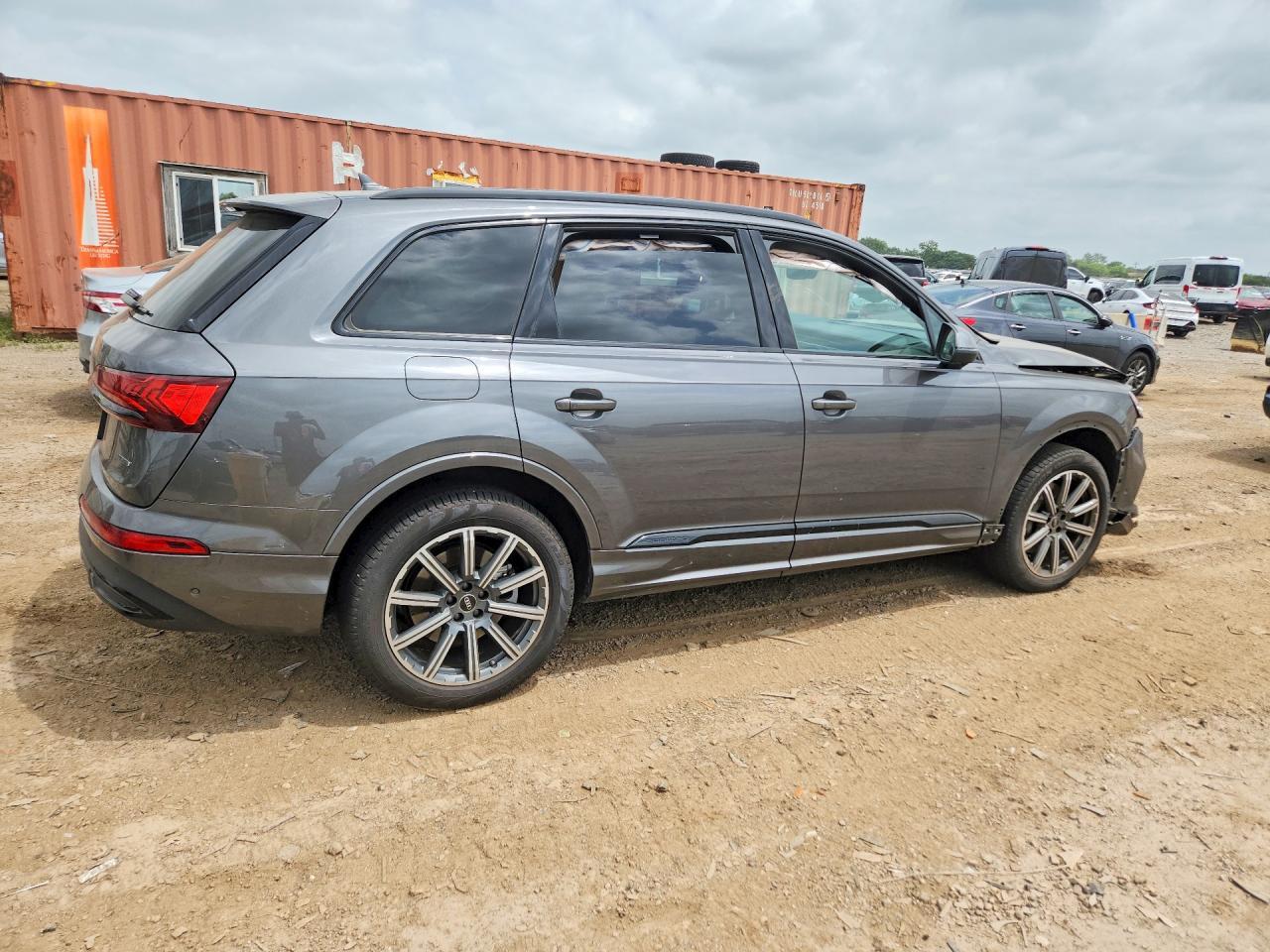 2024 Audi Q7 Premium Plus - Image 3